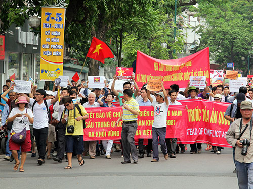 Sục sôi tinh thần yêu nước