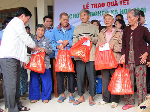 Cấm biếu quà Tết: Nói thì dễ...
