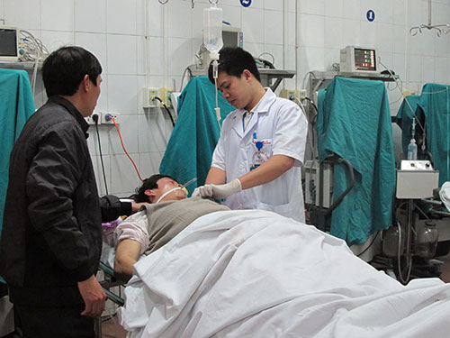 Bệnh nhân tai nạn giao thông sẽ được quỹ BHYT thanh toán mà không cần xác minh có vi phạm luật giao thông hay không.
Trong ảnh: Bệnh nhân tai nạn giao thông điều trị tại Bệnh viện Việt Đức (Hà Nội)
