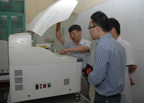Ki&ecirc;̉m tra m&aacute;y x&eacute;t nghiệm sinh h&oacute;a Greiner GA 240 tại Bệnh viện Đa khoa huyện Ho&agrave;i Đức, H&agrave; Nội