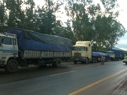 Bất lực nhìn xe vượt trạm
