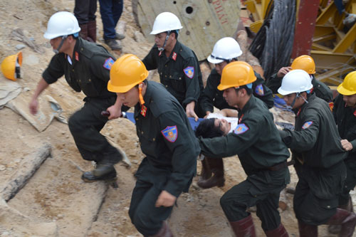 Vụ sập đường hầm thủy điện: Trở về trong nước mắt hạnh phúc