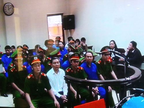 Hoãn tuyên án, tranh luận tiếp