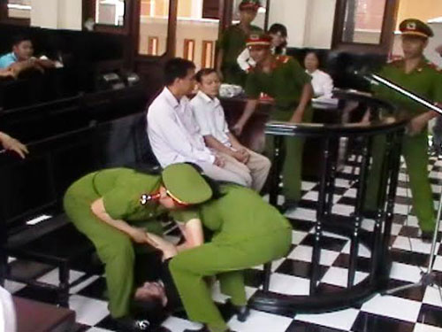 Không thể dùng “khổ nhục kế”!