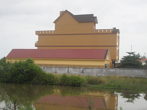 Bất an với các “lâu đài” dụ yến