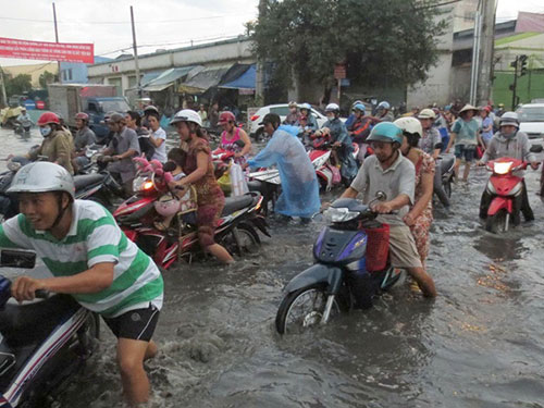 Loay hoay chống ngập