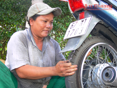 Trúng độc đắc nhưng vẫn… vá xe