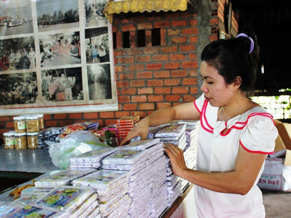 Cận cảnh nghề làm kẹo dừa ở Bến Tre
