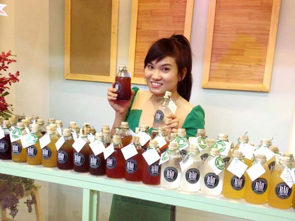 Đặc trưng của quán Bão là những thức uống dân gian được pha chế theo công thức riêng và đựng trong chai thủy tinh kiểu dáng lạ