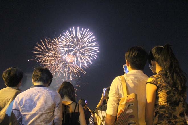 Người Sài Gòn hân hoan ngắm pháo hoa mừng Quốc khánh