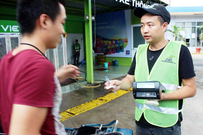 Th&ocirc;ng tin kh&aacute;ch h&agrave;ng sẽ được hệ thống quản l&yacute; POS lưu trữ, thuận lợi cho việc bảo tr&igrave;, rửa xe trong những lần sau.