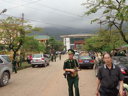 Nổ súng ở cửa khẩu, 7 người chết