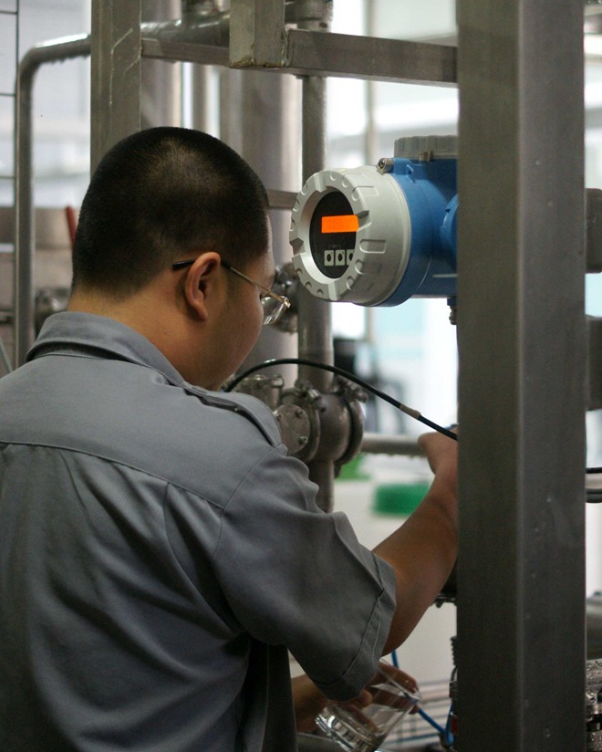 Đại diện c&ocirc;ng ty Bia S&agrave;i G&ograve;n - B&igrave;nh T&acirc;y cho biết, việc t&aacute;ch cồn cơ bản sẽ chia th&agrave;nh 3 pha: nước, cồn, hương; sau đ&oacute; cồn bị loại bỏ, nước v&agrave; hương được hợp lại với nhau, n&ecirc;n hầu như giữ nguy&ecirc;n hương vị của bia kh&ocirc;ng cồn so với bia b&igrave;nh thường.
