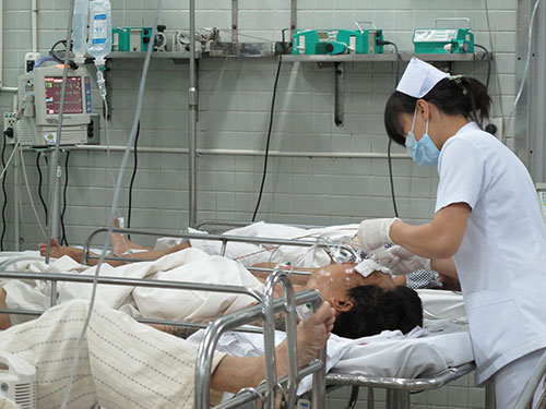 Một trường hợp bị tai nạn giao thông sau khi nhậu say, được đưa vào Bệnh viện Chợ Rẫy cấp cứu trong tháng 6-2014 Ảnh: PHẠM DŨNG