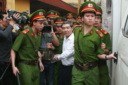 Pháp luật chống tham nhũng như “hổ giấy”