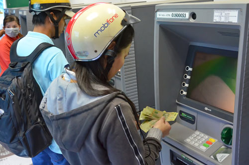 Máy ATM hết tiền: Phạt nặng