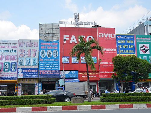 Quảng cáo sai phép hết đất sống