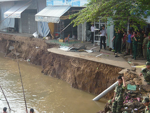 Sạt lở khắp ĐBSCL