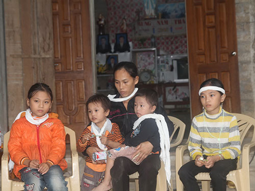 Anh Nguyễn Văn Dương tử vong tại Angola để lại người vợ không nghề nghiệp và những đứa con bơ vơ