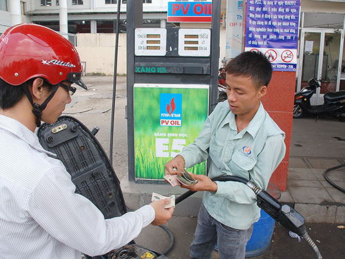 Xăng sinh học đang được tiêu thụ khá khiêm tốn. Trong ảnh: Một cửa hàng xăng E5 ở quận Bình Thạnh, TP HCM. Ảnh: Tấn Thạnh
