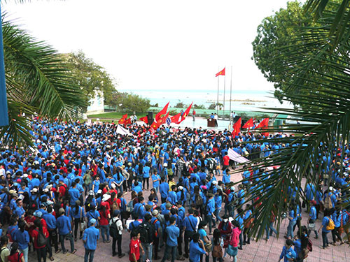 Chà đạp tình hữu nghị thắm thiết