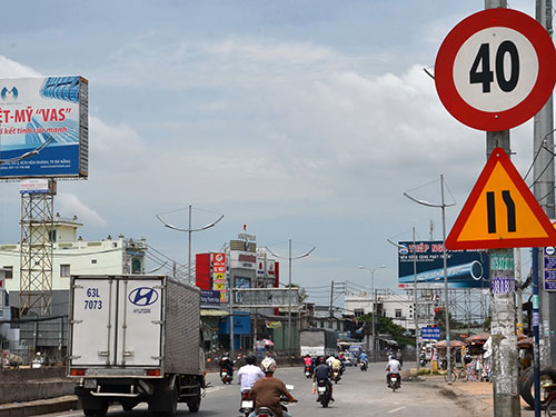 Sắp tới, to&agrave;n bộ biển giới hạn tốc độ trong cả nước sẽ được sắp xếp lại theo hướng c&oacute; lợi cho người tham gia giao th&ocirc;ng
Ảnh: Tấn Thạnh