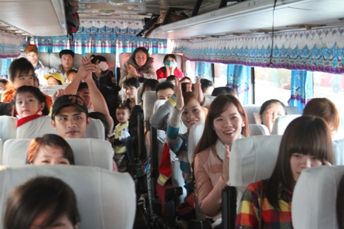 Mọi người vui vẻ trước giờ khởi h&agrave;nh