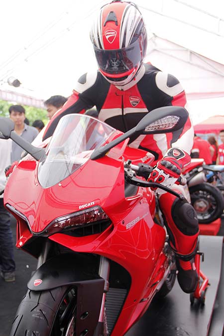 Mẫu xe Ducati 899 Panigale với sức mạnh 148 m&atilde; lực l&agrave; bản sao của si&ecirc;u phẩm Ducati 1199 Panigle.