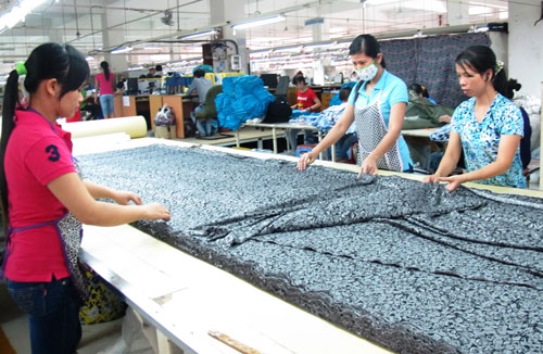 Ng&agrave;nh may cần nhiều lao động l&agrave;nh nghề. (Ảnh chụp tại C&ocirc;ng ty TNHH Terratex Việt Nam, quận 12, TP HCM)