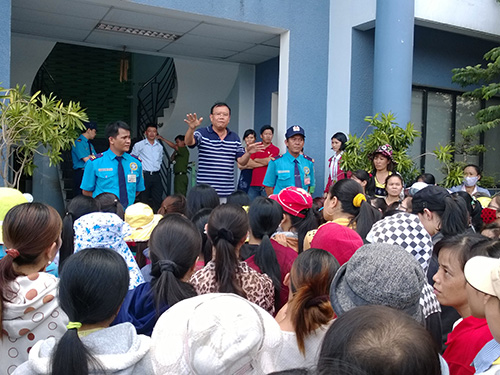 &Ocirc;ng Nguyễn Hữu Nghĩa th&ocirc;ng b&aacute;o t&igrave;nh h&igrave;nh c&ocirc;ng ty với c&ocirc;ng nh&acirc;n chiều 5-5
