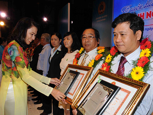 Đồng hành, sẻ chia