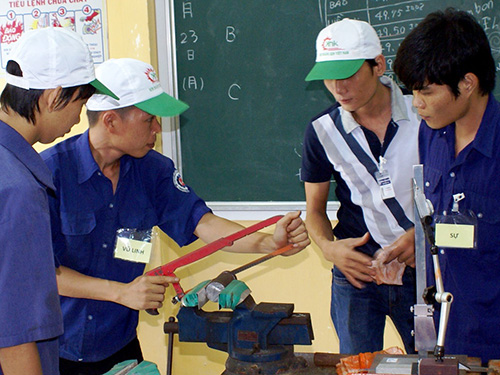 LUẬT DẠY NGHỀ: Sửa mãi không xong!