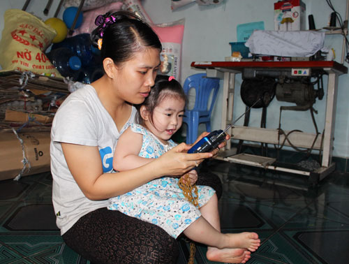 Mang niềm vui đến công nhân