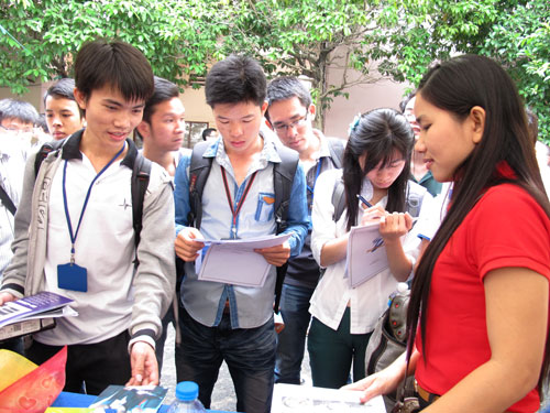 Sinh viên chật vật tìm việc tại TP HCM