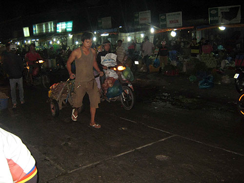 Quần quật ở chợ Bình Điền