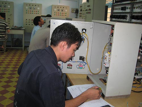 Nâng lương, nâng bậc cho 32.000 CNVC-LĐ