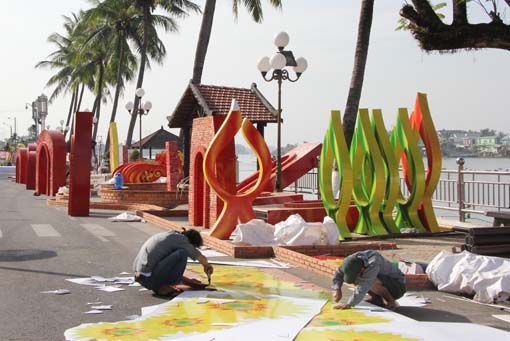 Cắt dán decal để trang trí đường hoa