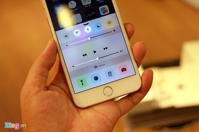 Đập hộp iPhone 6 Plus đầu ti&ecirc;n tại Việt Nam