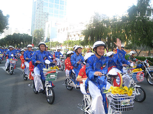 C&ocirc;ng nh&acirc;n tham gia lễ cưới tập thể năm 2013