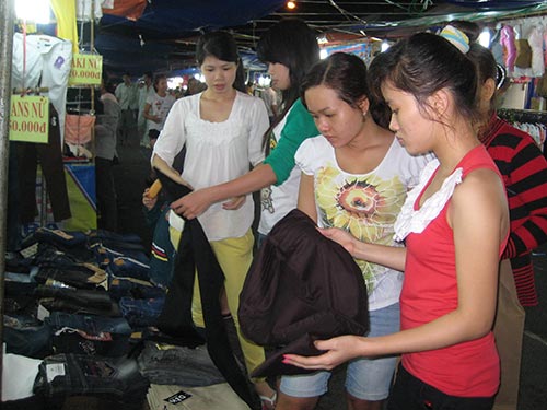 Phiên chợ Xuân cho công nhân