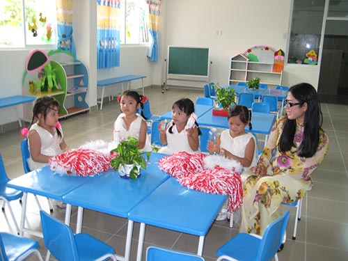 Con công nhân theo học tại Nhà trẻ Đồng Xanh tại KCN Hiệp Phước