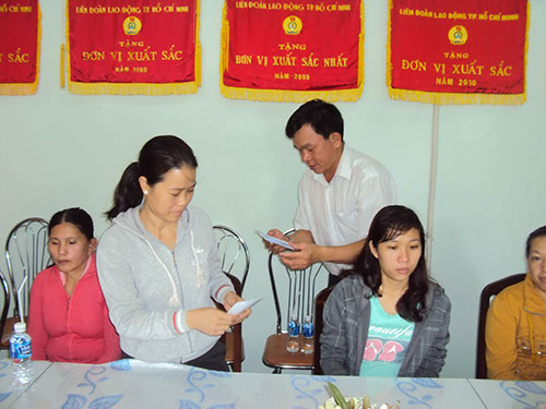 Thăm hỏi công nhân bị tai nạn lao động