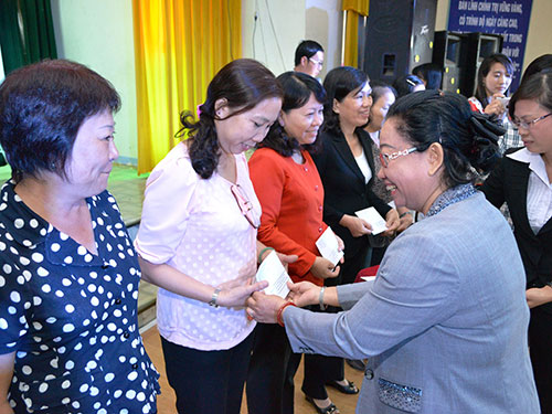 Biểu dương phụ nữ hai giỏi
