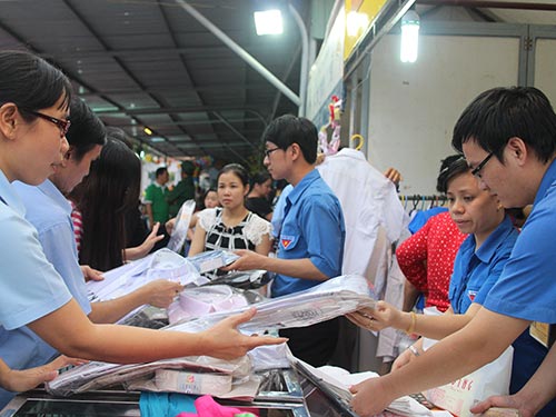 1.300 công nhân tham gia hội Xuân