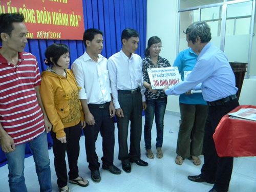 Khánh Hòa: Trao 48 Mái ấm CĐ cho đoàn viên