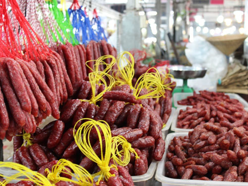 Lạp xưởng được b&aacute;n nhiều nhất trong c&aacute;c mặt h&agrave;ng.