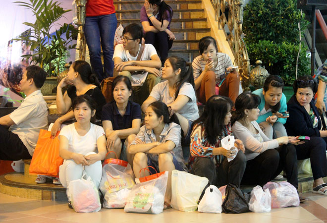Nhiều tiểu thương nán lại công trình kiến trúc hơn 130 năm.