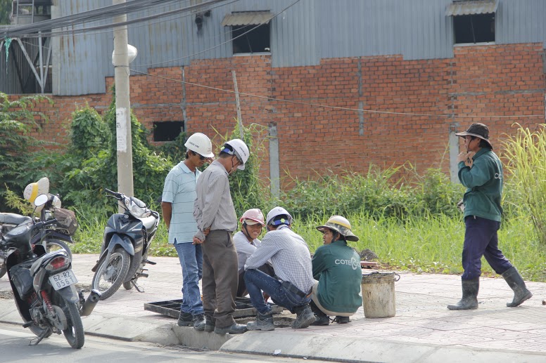 Người d&acirc;n mong chờ tuyến c&ograve;n lại của to&agrave;n dự &aacute;n (từ đường Hiệp B&igrave;nh về cầu vượt Linh Xu&acirc;n, Thủ Đức) sớm th&ocirc;ng xe để giải quyết thảm cảnh &ugrave;n tắc giao th&ocirc;ng.