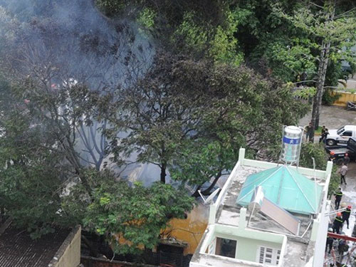 Khói bốc cao sau đám cháy vào trưa 29-6 tại hẻm 27 Tân Thành
(nối dài), phường 16, quận 11, TP HCM