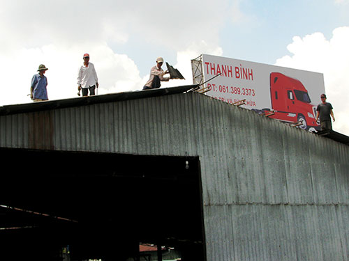C&ocirc;ng ty Đại Th&agrave;nh cho th&aacute;o dỡ nh&agrave; xưởng ngay sau cuộc đối thoại với cơ quan chức năng                                                                                 Ảnh: NHƯ PH&Uacute;